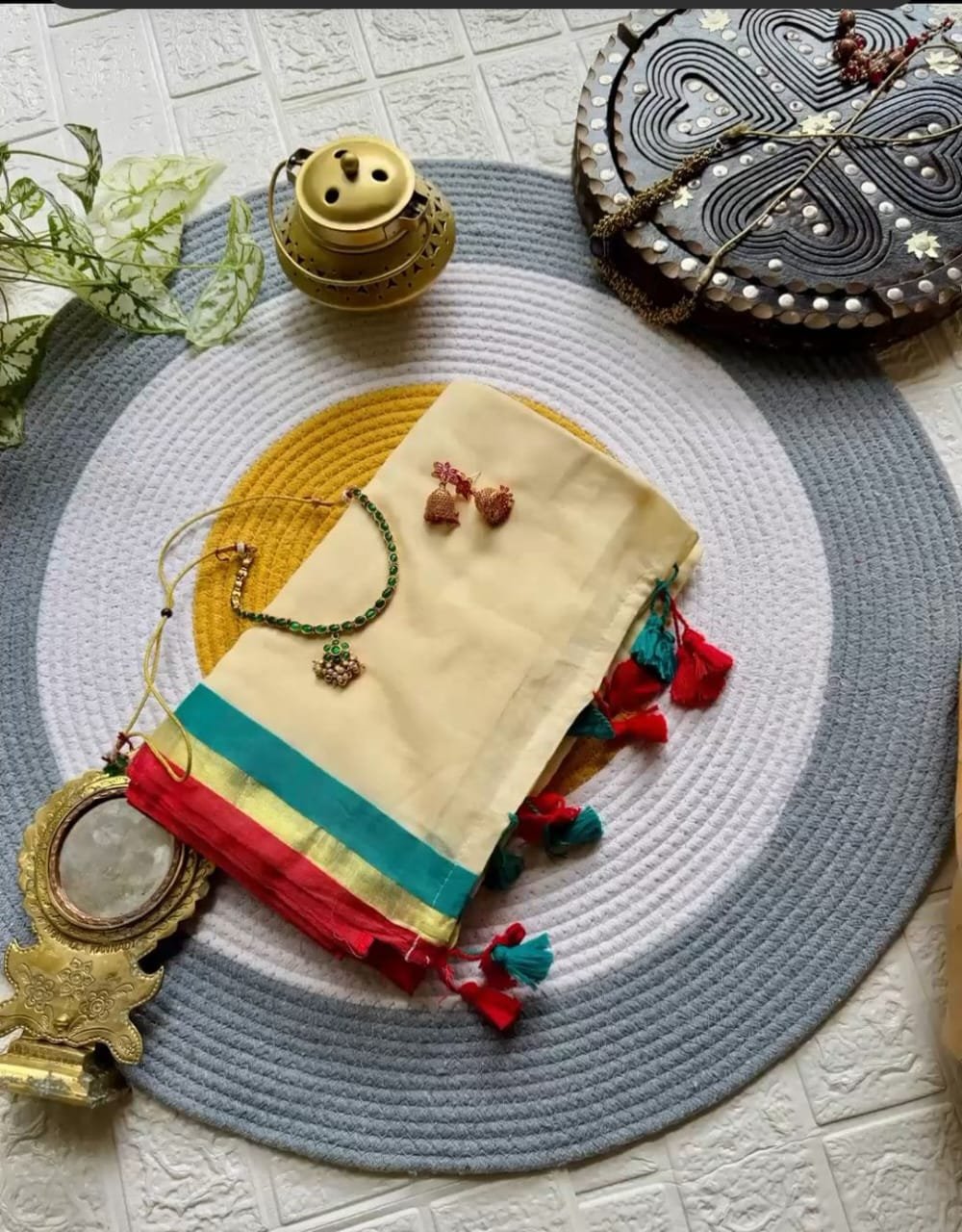 Item Code-DD22,Mulcotton Saree :Traditional elegance meets a vibrant tri-color border - Image 2
